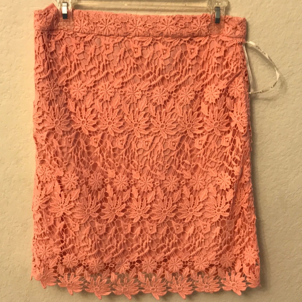 Pencil skirt with lace overlay - Picture 2 of 3